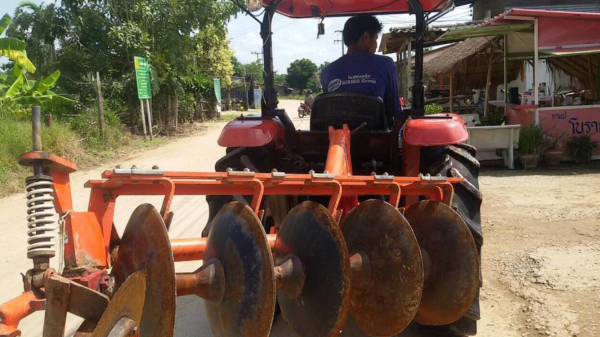 รถไถมือสอง ขายรถไถยันม่าร์39 แรงภาพสวยๆครับมีไบมีดและปาน5ตราช้างราคา295000บาท พร้อมใช้งานสวยๆครับ สนใจ โทร081-365-5997 อำพร พาเจริญ ต. วังบัว อ. คลองขลุงจ.กำแพงเพชร ดูสินค้าเพิ่มเติมได้ที่ (http://buasorn.truck2hand.com) รถไถมือสอง ขายรถไถยันม่าร์39 แรงภาพสวยๆครับมีไบมีดและปาน5ตราช้างราคา295000บาท พร้อมใช้งานสวยๆครับ สนใจ โทร081-365-5997 อำพร พาเจริญ ต. วังบัว อ. คลองขลุงจ.กำแพงเพชร ดูสินค้าเพิ่มเติมได้ที่ (http://buasorn.truck2hand.com)