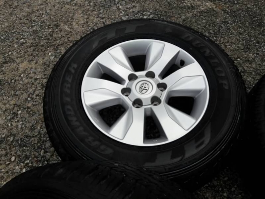 ล้อrevo ขอบ17 พร้อมยางป้ายแดงปี265/65/17 ปลายปี15 ชุดล่ะ16,000