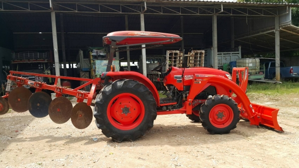 ขายคูโบต้า L 4708 Sp รถสวยใช้งานน้อย สภาพเดิมๆ  8&times;&times; ชั่วโมง จดทะเบียนปี ต. ค. 57 เป็นรถไร่ วิ่งเงียบ ไฮโลลิคดี  อุปกร์ณใบมีดหน้า กับ ผานบุก ทะเบียนครบราคา 430000 บาท ต่อรองได้ จัดส่งฟรี สนใจ 084-5575695,086-0631832  เเต้ว