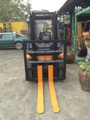 +++ ขายโฟล์คลิฟท์  TOYOTA 7FD25  ขนาด  2.5  ตัน  เครื่องยนต์ดีเซล  เสา   3  เมตร  เกียร์ธรรมดา  งา 1,070  มม.  ยางตัน