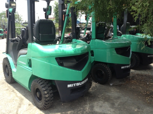 +++ ขายโฟล์คลิฟท์  MITSUBISHI FD30  ขนาด  3  ตัน  เครื่องยนต์ดีเซล  เสา  4  เมตร  เกียร์ออโตเมติค  งา 1,070  มม.  ยางตัน