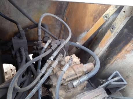 KOMATSU PC 120-5 KOMATSU PC 120-5