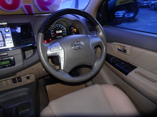 TOYOTA FORTUNER 3.0AT 2WD ปี 2013