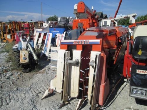 คุ้มสุดๆ รถเกี่ยวข้าวนั่งขับ KUBOTA R1-211A นำเข้าจากญี่ปุ่น รหัสสินค้า 80903921เกี่ยวนวดข้าวเป็นข้าวเปลือก Tel.081-8283376 คุ้มสุดๆ รถเกี่ยวข้าวนั่งขับ KUBOTA R1-211A นำเข้าจากญี่ปุ่น รหัสสินค้า 80903921เกี่ยวนวดข้าวเป็นข้าวเปลือก Tel.081-8283376