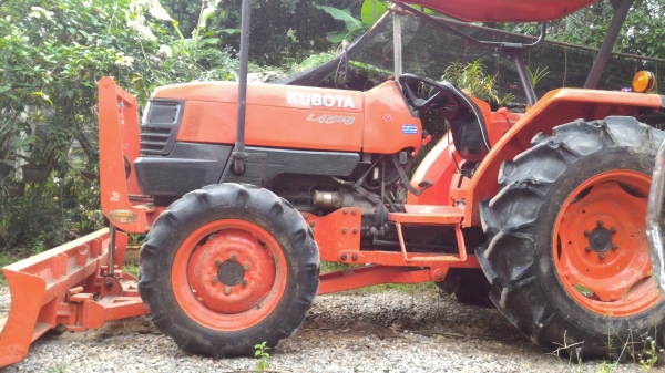 ขายรถไถ KUBOTA L4508 พร้อมดันหน้า ทะเบียนพร้อมโอน ราคา 220,000  สนใจโทรสอบถามได้ครับ DC Tractor Rayong 0818618678,0899347475 id line=0818618678  id line=0899347475 อ.แกลง จ.ระยอง  มีรถขนส่งบริการ