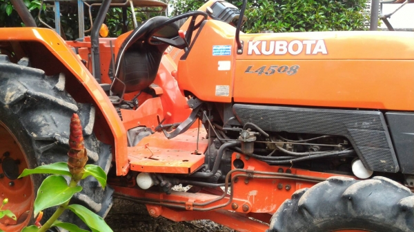 ขายรถไถ KUBOTA L4508 พร้อมดันหน้า ทะเบียนพร้อมโอน ราคา 220,000  สนใจโทรสอบถามได้ครับ DC Tractor Rayong 0818618678,0899347475 id line=0818618678  id line=0899347475 อ.แกลง จ.ระยอง  มีรถขนส่งบริการ