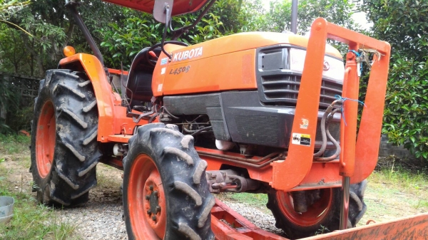 ขายรถไถ KUBOTA L4508 พร้อมดันหน้า ทะเบียนพร้อมโอน ราคา 220,000  สนใจโทรสอบถามได้ครับ DC Tractor Rayong 0818618678,0899347475 id line=0818618678  id line=0899347475 อ.แกลง จ.ระยอง  มีรถขนส่งบริการ