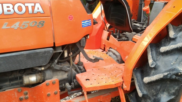 ขายรถไถ KUBOTA L4508 พร้อมดันหน้า ทะเบียนพร้อมโอน ราคา 220,000  สนใจโทรสอบถามได้ครับ DC Tractor Rayong 0818618678,0899347475 id line=0818618678  id line=0899347475 อ.แกลง จ.ระยอง  มีรถขนส่งบริการ