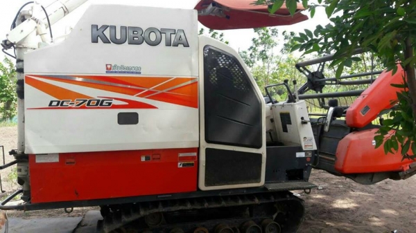 ขายรถเกี่ยวคูโบต้า DC70G ทำงาน2พัน ชม. สภาพกำลังทำงาน เครื่องดี เอกสารทะเบียนครบ ขายรถเกี่ยวคูโบต้า DC70G ทำงาน2พัน ชม. สภาพกำลังทำงาน เครื่องดี เอกสารทะเบียนครบ