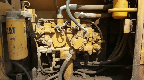 ขาย แบคโฮ CAT 315D จดทะเบียนปี 56 รถใช้งานน้อย ระบบไฟครบ ที่โคนบูมมีเชื่อมหน่อย เอกสารเล่มทะเบียนเต็ม ราคาต่อรองได้