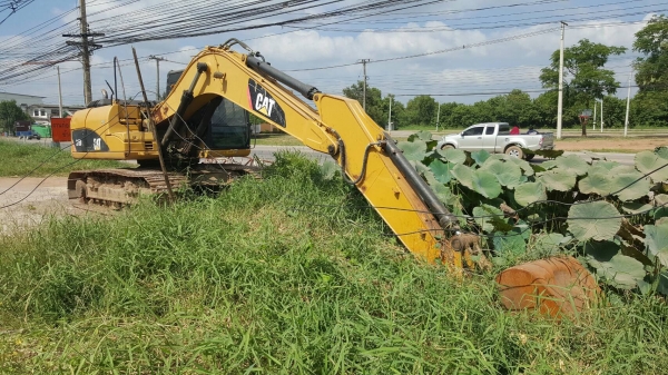 ขาย แบคโฮ CAT 315D จดทะเบียนปี 56 รถใช้งานน้อย ระบบไฟครบ ที่โคนบูมมีเชื่อมหน่อย เอกสารเล่มทะเบียนเต็ม ราคาต่อรองได้