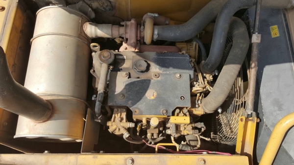 ขาย แบคโฮ CAT 315D จดทะเบียนปี 56 รถใช้งานน้อย ระบบไฟครบ ที่โคนบูมมีเชื่อมหน่อย เอกสารเล่มทะเบียนเต็ม ราคาต่อรองได้