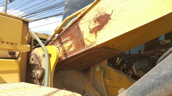 ขาย แบคโฮ CAT 315D จดทะเบียนปี 56 รถใช้งานน้อย ระบบไฟครบ ที่โคนบูมมีเชื่อมหน่อย เอกสารเล่มทะเบียนเต็ม ราคาต่อรองได้