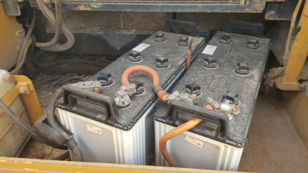 ขาย แบคโฮ CAT 315D จดทะเบียนปี 56 รถใช้งานน้อย ระบบไฟครบ ที่โคนบูมมีเชื่อมหน่อย เอกสารเล่มทะเบียนเต็ม ราคาต่อรองได้