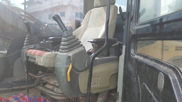 ขาย แบคโฮ CAT 315D จดทะเบียนปี 56 รถใช้งานน้อย ระบบไฟครบ ที่โคนบูมมีเชื่อมหน่อย เอกสารเล่มทะเบียนเต็ม ราคาต่อรองได้