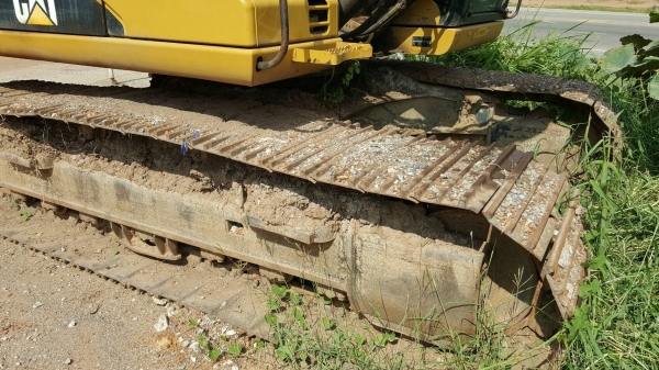 ขาย แบคโฮ CAT 315D จดทะเบียนปี 56 รถใช้งานน้อย ระบบไฟครบ ที่โคนบูมมีเชื่อมหน่อย เอกสารเล่มทะเบียนเต็ม ราคาต่อรองได้