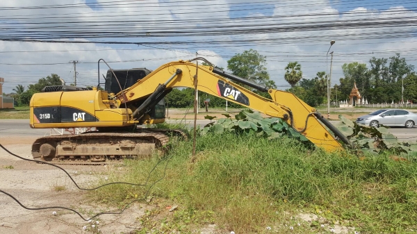 ขาย แบคโฮ CAT 315D จดทะเบียนปี 56 รถใช้งานน้อย ระบบไฟครบ ที่โคนบูมมีเชื่อมหน่อย เอกสารเล่มทะเบียนเต็ม ราคาต่อรองได้