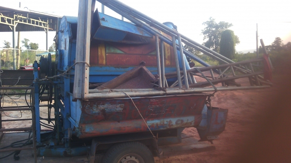 ขายเครื่องสีข้าวใส่รถไถ