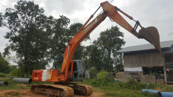 ขายรถขุดแบ็คโค EX200-3ไฟฟ้าเต็ม เล่มทะเบียน สภาพสวยทำงานเร็ว เอวแน่น