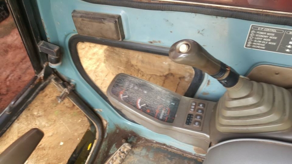 ขายรถขุดแบ็คโค EX200-3ไฟฟ้าเต็ม เล่มทะเบียน สภาพสวยทำงานเร็ว เอวแน่น