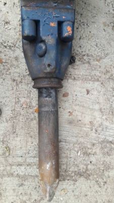 ขายหัวกระแทก  NPK4  ใช้สำหรับรถขุดขนาด 60 รูสลัก 5 มิล ระยะห่าง 24.5cm