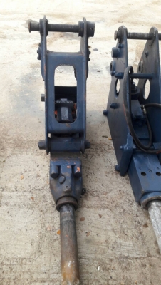 ขายหัวกระแทก  NPK4  ใช้สำหรับรถขุดขนาด 60 รูสลัก 5 มิล ระยะห่าง 24.5cm