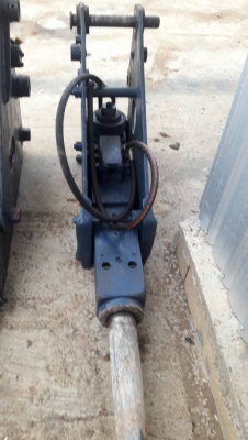 ขายด่วน หัวกระแทก  OKADA  UB5  ใช้สำหรับรถขุดขนาด60  รูสลัก 50มิล ระยะห่าง 22 cm ราคา 85,000 บาท