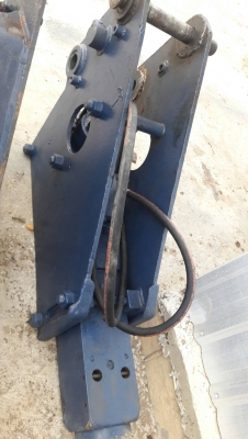 ขายด่วน หัวกระแทก  OKADA  UB5  ใช้สำหรับรถขุดขนาด60  รูสลัก 50มิล ระยะห่าง 22 cm ราคา 85,000 บาท