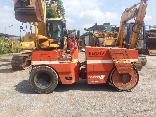 ขายรถบดสั่นสะเทือน SAKAI TW500 ขนาด 5 ตัน สภาพพร้อมใช้งาน From JAPAN ติดต่อ 063-9316985 ID LINE : 0639316985 ครับ