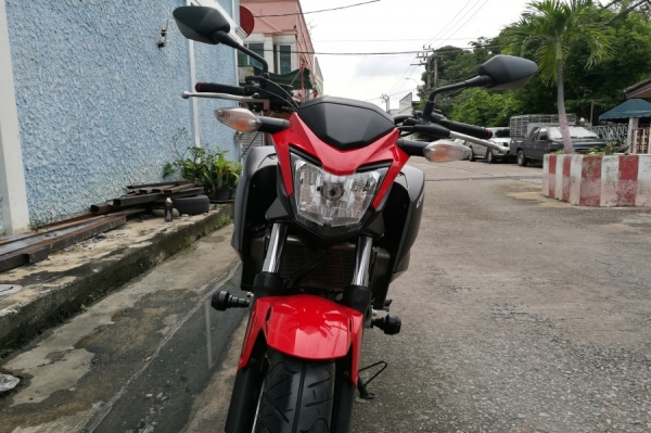 Cb300f 2558 วิ่ง5000โล รถบ้านแท้ เล่มชุดโอนครบ ภาษีพรบถึง60