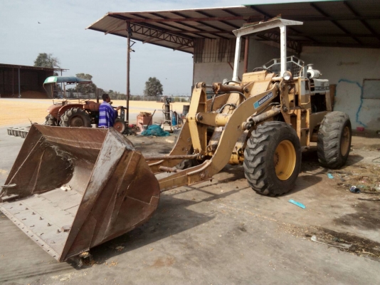 ขายด่วน KOMATSU 515 เอวอ่อน ต่อแขนตักพืชไร่ สภาพพร้อมใช้งาน เครื่องดี เครื่อง6BD1 เกียร์ดี รถใช้งานได้ทันที เอกสารสัญญาซื้อขาย