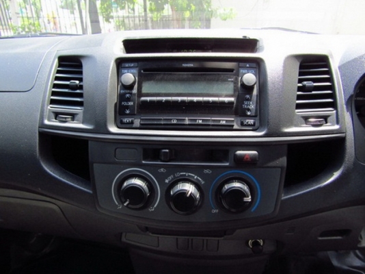 TOYOTA VIGO 2.7CAB CNG ปี2014