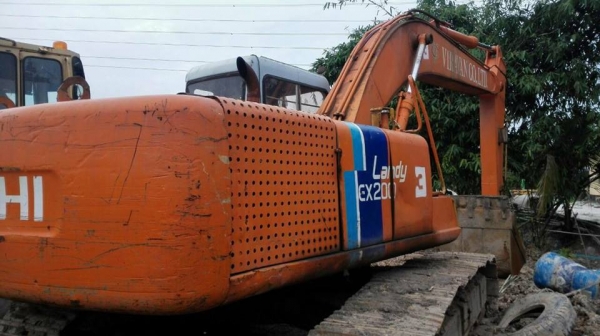 ขายรถแบ็คโค EX200-2 สภาพทำงานได้ บูมสวย เครื่องเดิม ปั๊มเดิม