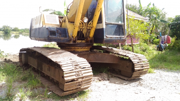 ขายรถแม็คโค KOMATSU PC200 รุ่น5