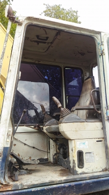 ขายรถแม็คโค KOMATSU PC200 รุ่น5