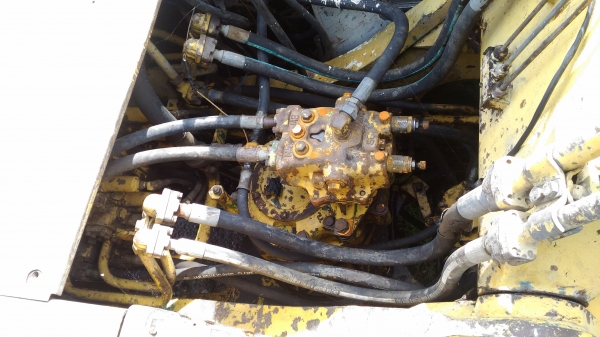 ขายรถแม็คโค KOMATSU PC200 รุ่น5