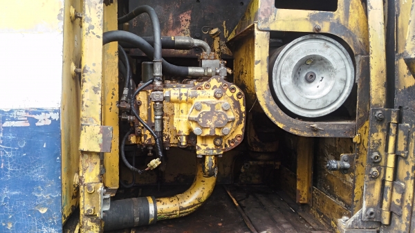 ขายรถแม็คโค KOMATSU PC200 รุ่น5