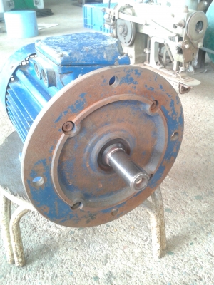 มอเตอร์หน้าแปลนและขาตั้ง