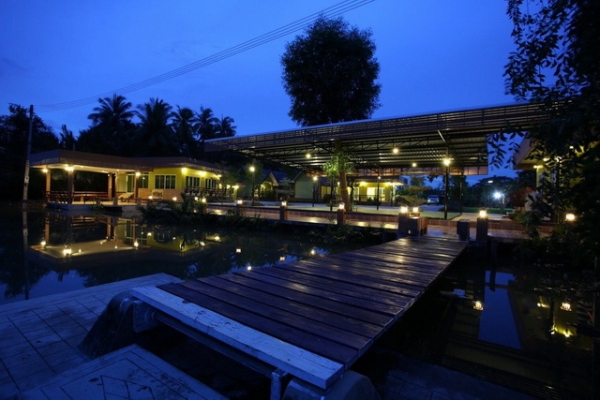 ขายหรือให้เช่าดำเนินกิจการ รีสอร์ทและร้านอาหาร บรรยากาศริมน้ำ แม่กลอง-อัมพวา ขายหรือให้เช่าดำเนินกิจการ รีสอร์ทและร้านอาหาร บรรยากาศริมน้ำ แม่กลอง-อัมพวา