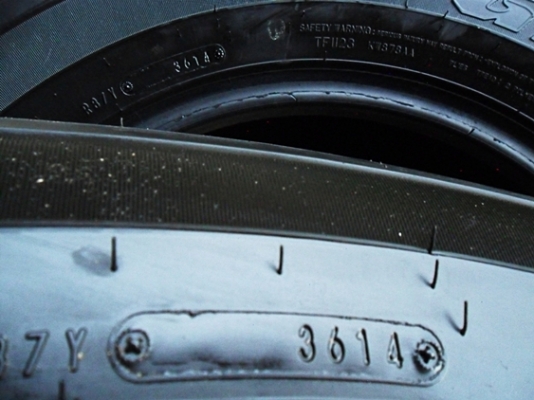 ยาง17กระบะสูง ดันล็อป 265-65-17ลงพื้นปี15 ดอกหนา1 ซม. (4เส้น 4,300)