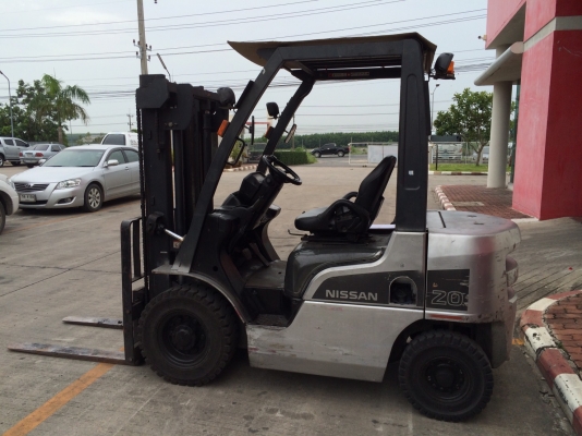 ขายรถตามสภาพ Nissan เครื่องดีเซล ขนาด 2 ตัน