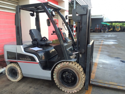 ขายรถตามสภาพ Nissan เครื่องดีเซล ขนาด 3 ตัน