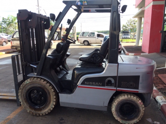 ขายรถตามสภาพ Nissan เครื่องดีเซล ขนาด 3 ตัน