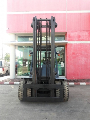 ให้เช่ารถโฟร์คลิฟท์ Nissan ขนาด 5 ตันเสาสูง 4.5 เมตร ระยะสั้น ระยะยาว