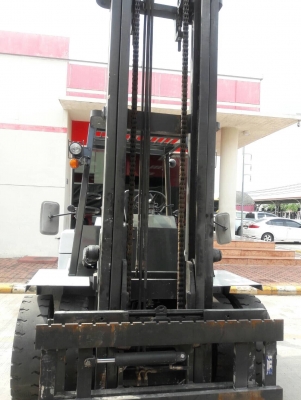 ให้เช่ารถโฟร์คลิฟท์ Nissan ขนาด 7 ตันเสาสูง 4.5 เมตร ระยะสั้น ระยะยาว