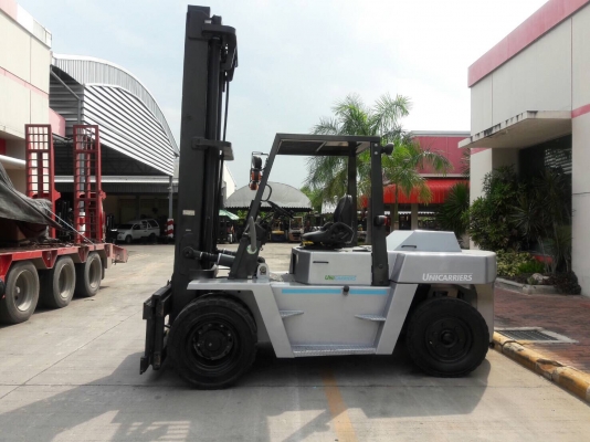 ให้เช่ารถโฟร์คลิฟท์ Nissan ขนาด 7 ตันเสาสูง 4.5 เมตร ระยะสั้น ระยะยาว