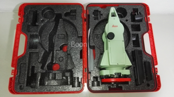ขายกล้องวัดมุมอิเล็คทรอนิกส์ Leica T107 electronic theodolite สภาพ95\% อุปกรณ์ตามรูปขากล้องใหม่1อัน จอแสดงผลขยับที่ระ1" เลเซอร์ Plummet ปรับความเข้มได้ ระบบเตือนลูกน้ำหลุด ขายกล้องวัดมุมอิเล็คทรอนิกส์ Leica T107 electronic theodolite สภาพ95\% อุปกรณ์ตามรูปขากล้องใหม่1อัน จอแสดงผลขยับที่ระ1" เลเซอร์ Plummet ปรับความเข้มได้ ระบบเตือนลูกน้ำหลุด
