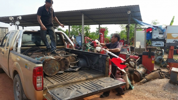 tractor-backhoe ขอบคุณลูกค้ามาจากประทุม บางปะหัน ชื้อเหมา ปั้มน้ำไดโว่ แบบแช่ และเครื่องตัดหญ้าแบบสะ tractor-backhoe ขอบคุณลูกค้ามาจากประทุม บางปะหัน ชื้อเหมา ปั้มน้ำไดโว่ แบบแช่ และเครื่องตัดหญ้าแบบสะ