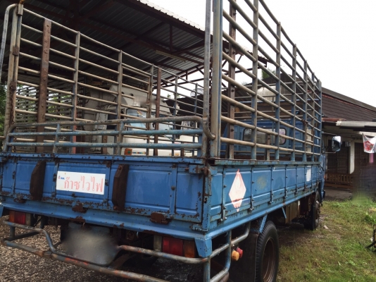 รถอีซูซู 6 ล้อ ( รั้ว ) NPR เปลื่ยนเครื่อง 145 แรงม้า. ปี 45. สนใจติดต่อ 081 - 6079515