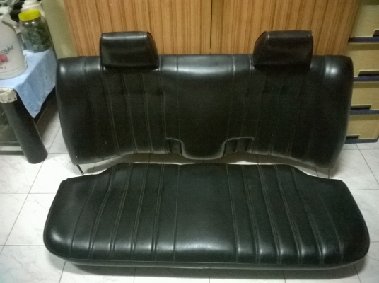 ขายชุดเบาะหลัง E30 แท้ สภาพokหนังไม่มีขาด ราคา1800 โทร0924462525โส กทม